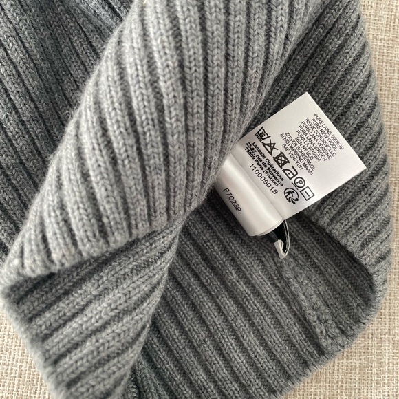 Lacoste 100% Merino Wool Beanie (Grey) - Picture 3 of 4